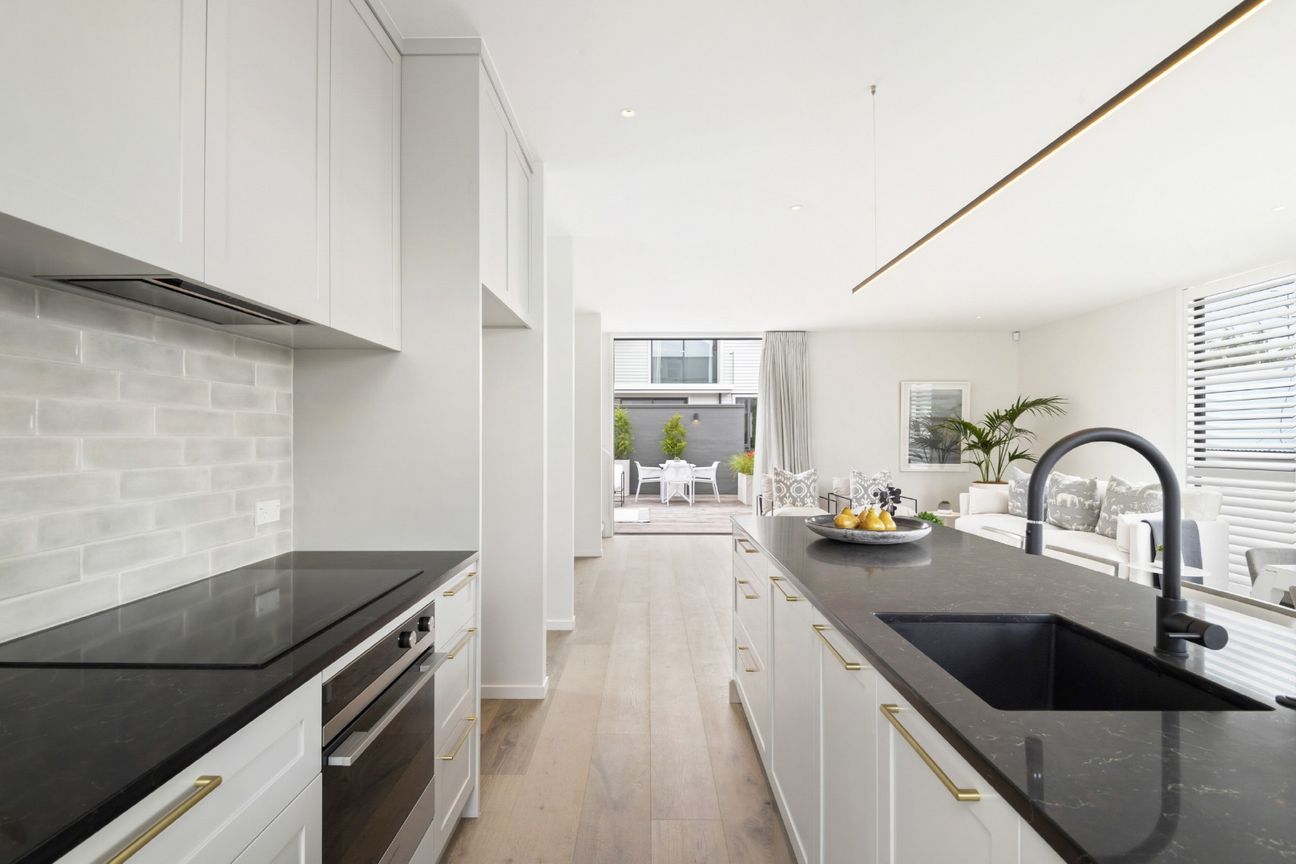 Perfectly Positioned with Sea Views - Widok 2