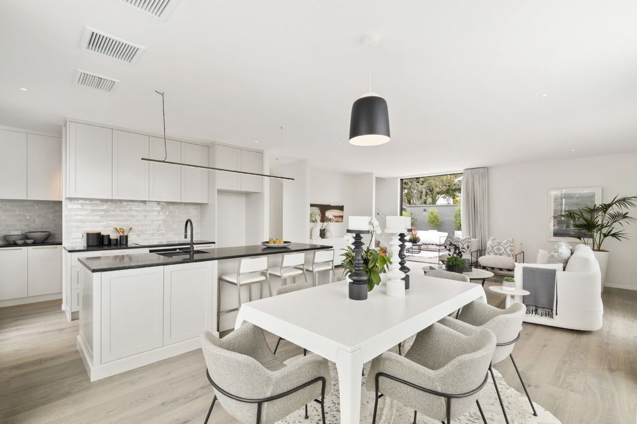 Perfectly Positioned with Sea Views - Widok 4