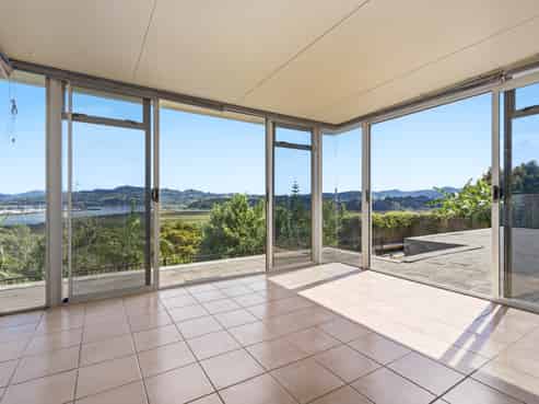 52 George Point Road, Onerahi