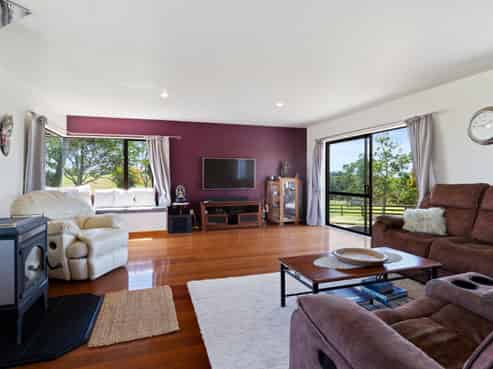 1761 Highway 22, Pukekawa