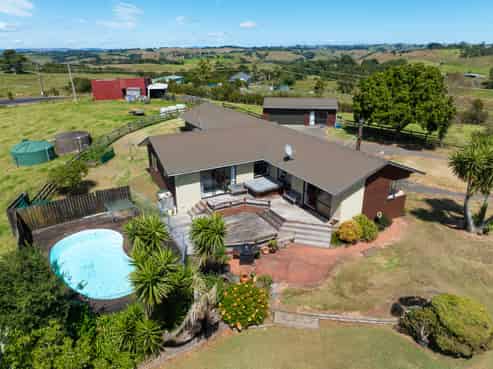 1761 Highway 22, Pukekawa