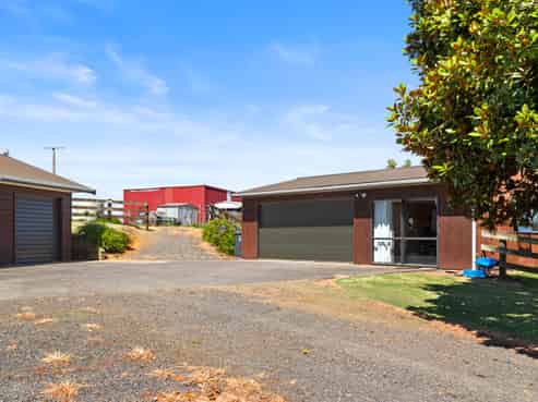1761 Highway 22, Pukekawa