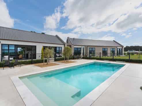 83 Charles Robert Drive, Kahutara