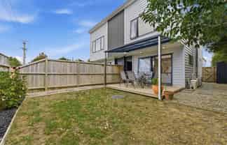 2/314 Royal Road, Massey