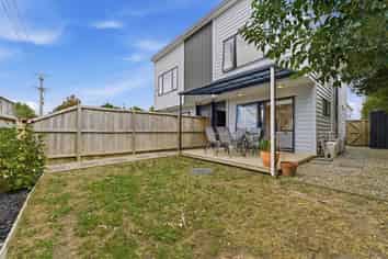 2/314 Royal Road, Massey