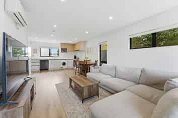 2/314 Royal Road, Massey