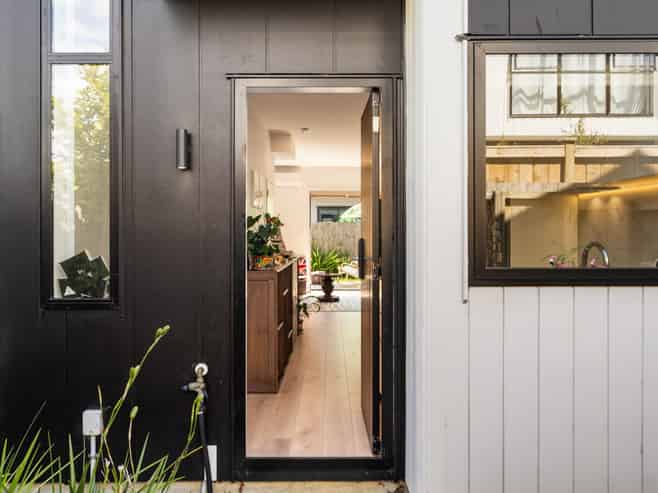 8/28 Smythe Road, Henderson