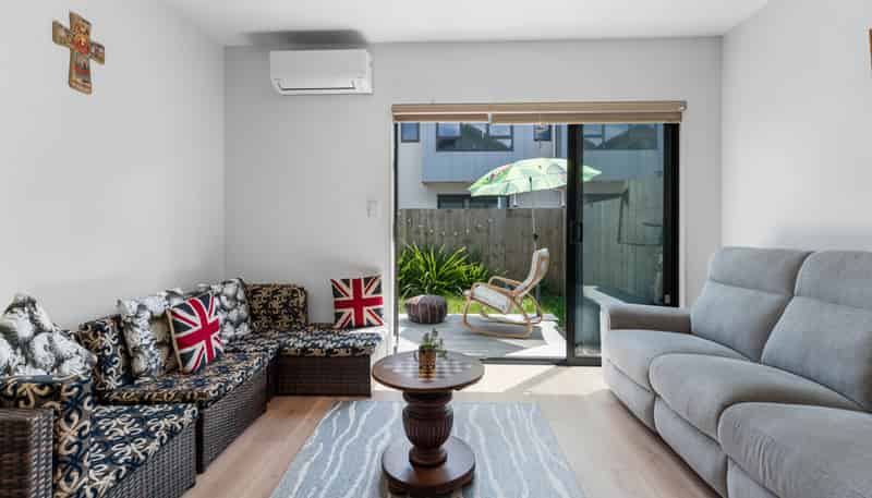 8/28 Smythe Road, Henderson