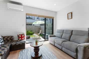 8/28 Smythe Road, Henderson