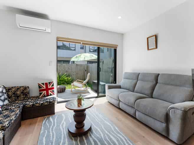 8/28 Smythe Road, Henderson