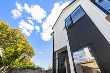 8/28 Smythe Road, Henderson