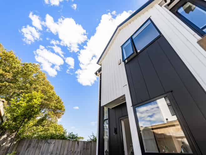 8/28 Smythe Road, Henderson