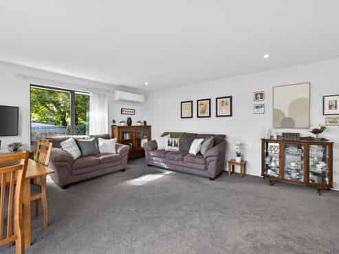 2/110 Hills Road, Edgeware