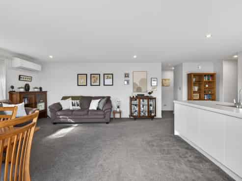 2/110 Hills Road, Edgeware