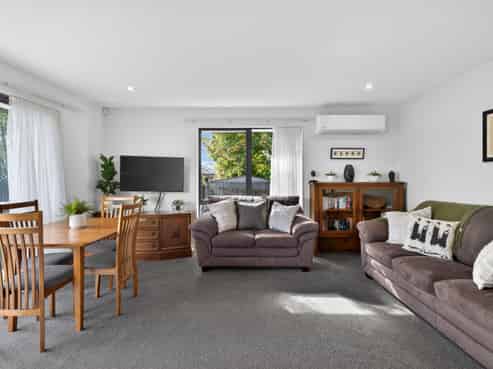 2/110 Hills Road, Edgeware