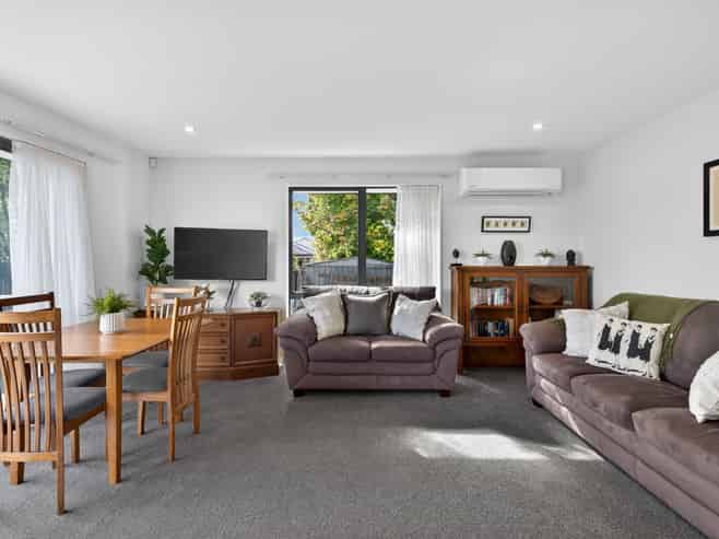 2/110 Hills Road, Edgeware