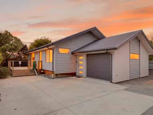 2/110 Hills Road, Edgeware