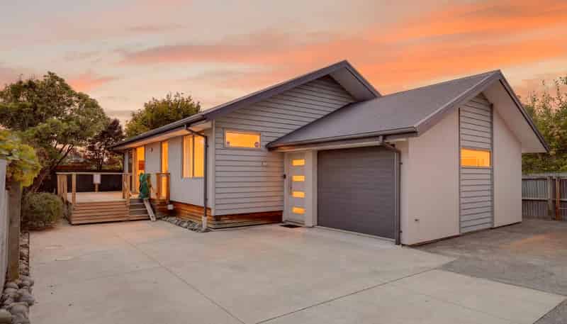 2/110 Hills Road, Edgeware