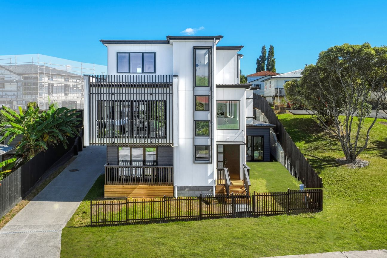 Modern Living on a Grand Scale! - Vista 2