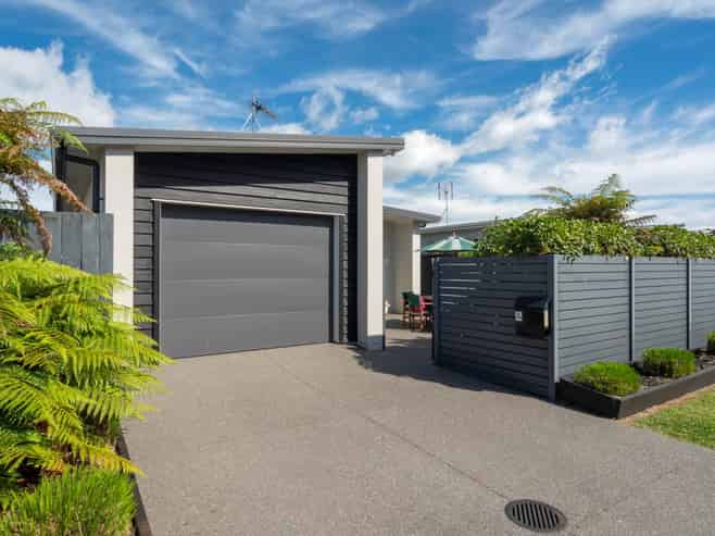25 St Pauls Drive, Brookfield