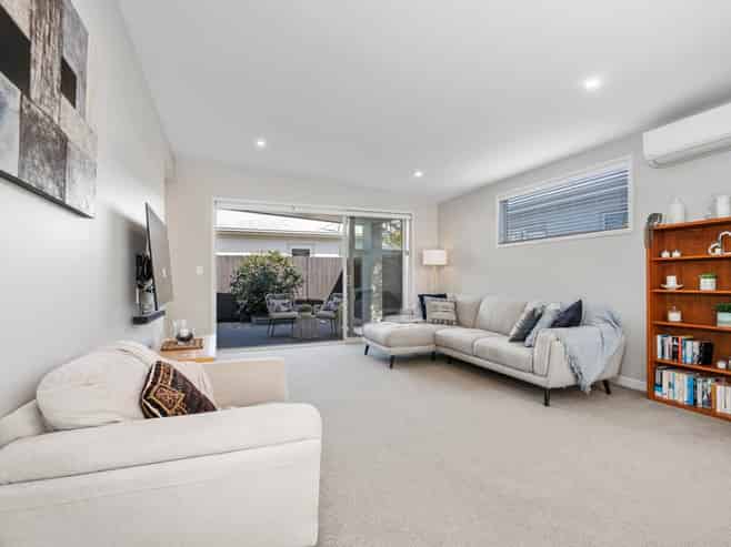 25 St Pauls Drive, Brookfield