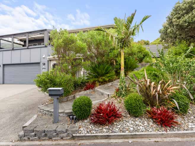 14 Charlotte Way, Raumati South