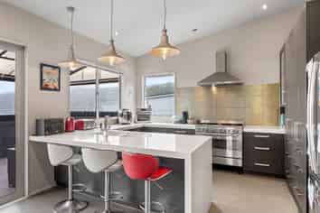 14 Charlotte Way, Raumati South