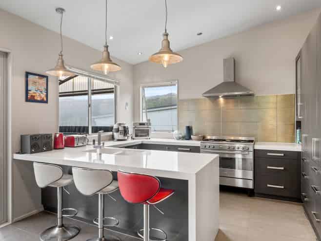 14 Charlotte Way, Raumati South