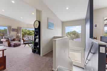 14 Charlotte Way, Raumati South