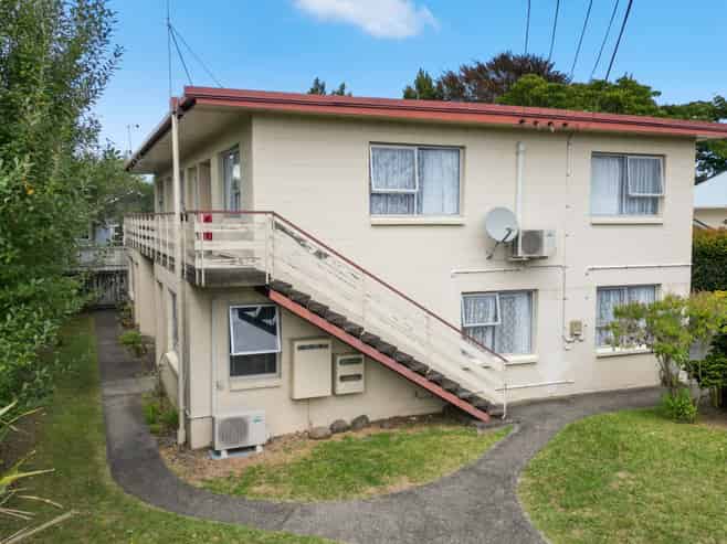 1-6/16 Myrtle Street, Hamilton East