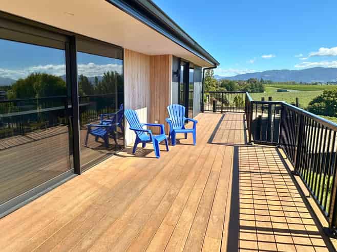 6 Lake View Place, Fairhall