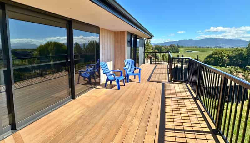 6 Lake View Place, Fairhall