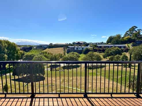 6 Lake View Place, Fairhall