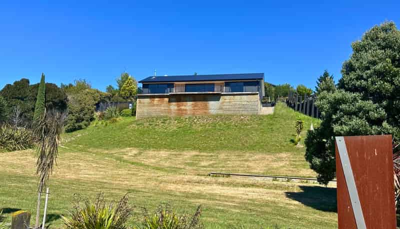 6 Lake View Place, Fairhall