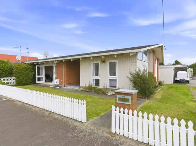 556 Queen Street East, Levin