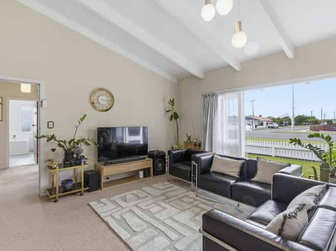 556 Queen Street East, Levin