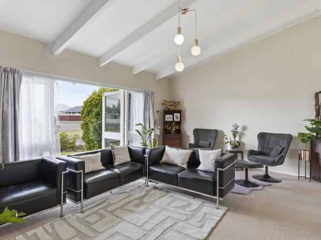 556 Queen Street East, Levin