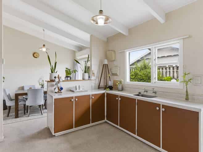 556 Queen Street East, Levin