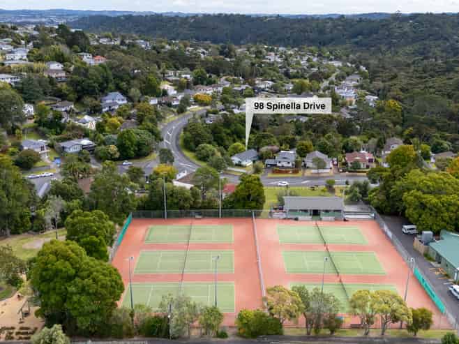 98 Spinella Drive, Bayview