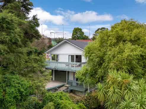 98 Spinella Drive, Bayview