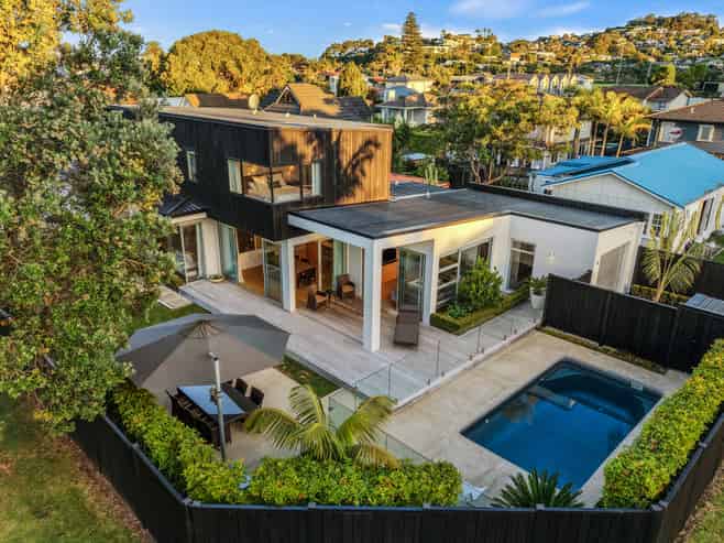 52 Walton Street, Red Beach