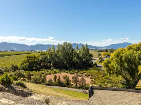 8 Lake View Place, Fairhall