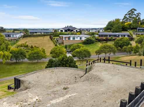 8 Lake View Place, Fairhall