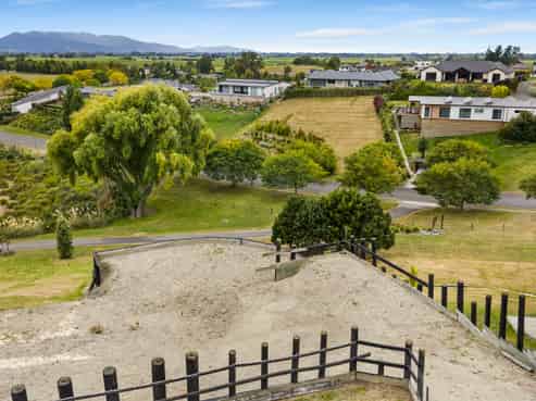 8 Lake View Place, Fairhall