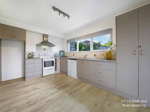 1&2/114 Eban Avenue, Hillcrest
