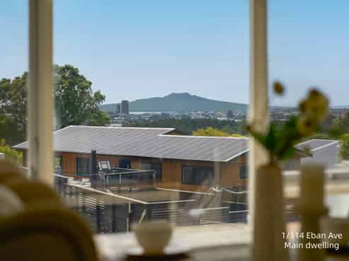 1&2/114 Eban Avenue, Hillcrest