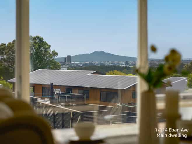 1&2/114 Eban Avenue, Hillcrest