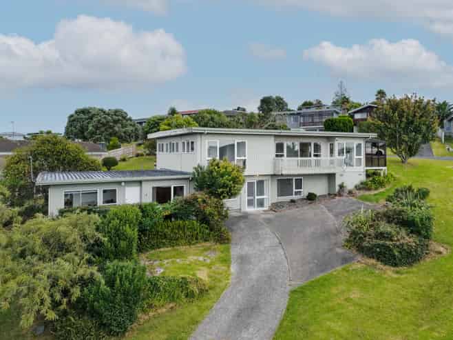 1&2/114 Eban Avenue, Hillcrest