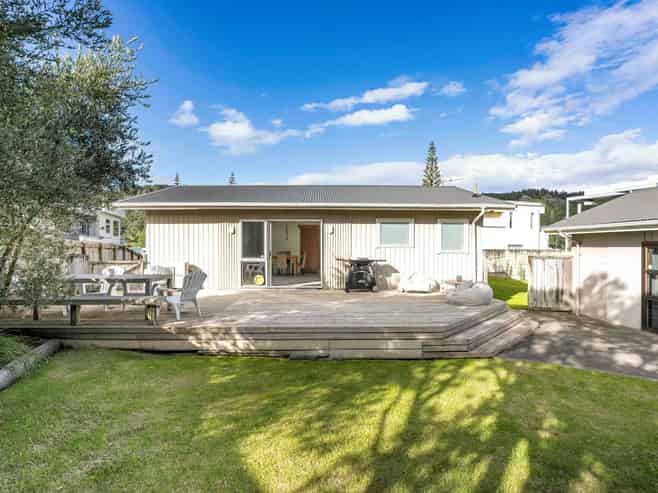 303B Beach Road, Whangamata