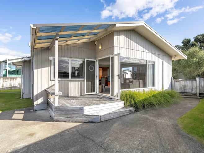 303B Beach Road, Whangamata